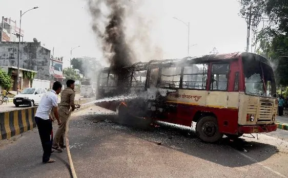इलाहाबाद में बीएसपी नेता की गोली मार कर हत्या, समर्थकों ने फूंकी बस