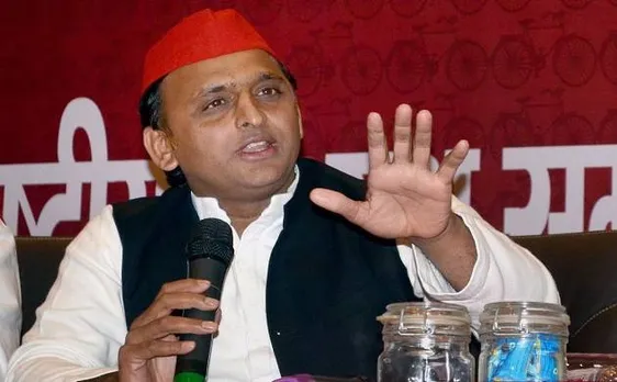 शिवपाल के लिए अखिलेश के तेवर नरम, बोले-अधिवेशन के लिए चाचा ने दिया अशीर्वाद