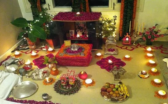Diwali 2017: मां लक्ष्मी को करना है प्रसन्न तो पूजा करते समय पढ़ें ये मंत्र