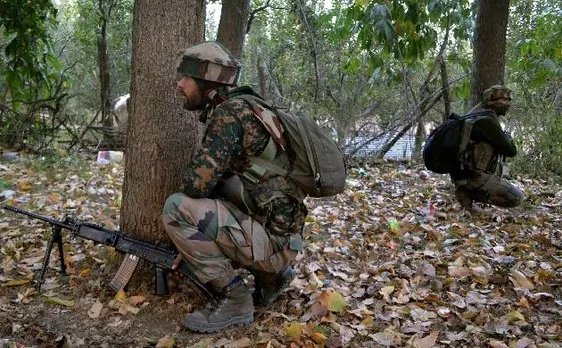 जम्मू-कश्मीर: मुठभेड़ में लश्कर के 2 आतंकी ढेर, 2 जवान शहीद