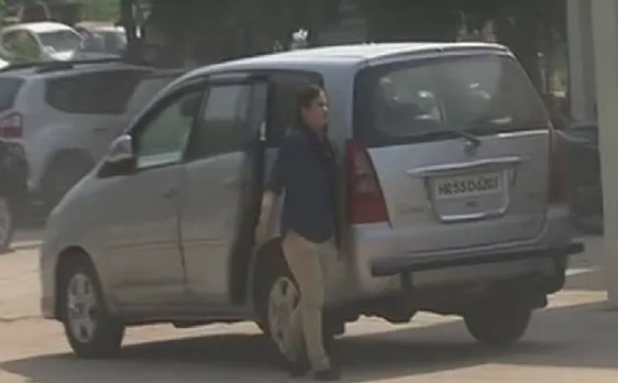 हनीप्रीत के सामने विपासना से एसआईटी की पूछताछ, पुलिस स्टेशन पहुंची डेरा चेयरपर्सन