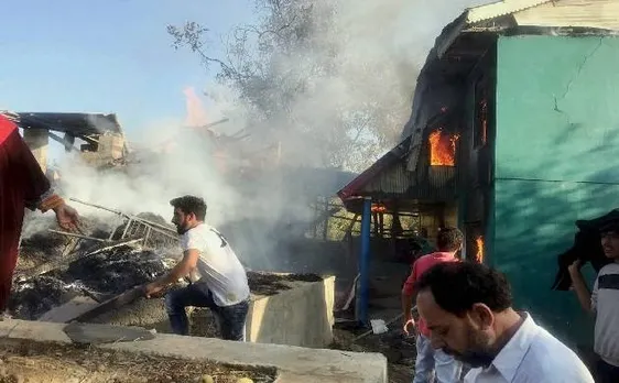 कश्मीर: पूर्व सरपंच की हत्या के बाद अब आतंकियों ने घर जलाया