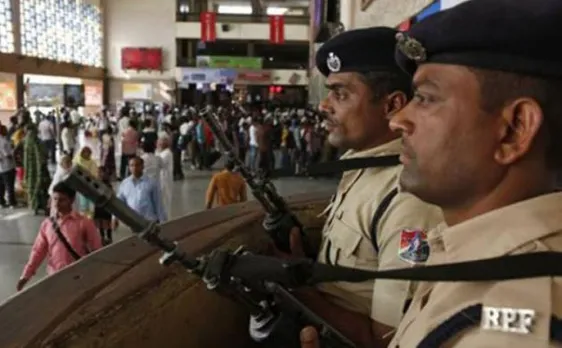 त्योहारी सीज़न में गृह मंत्रालय ने सभी राज्यों को अलर्ट रहने का दिया निर्देश