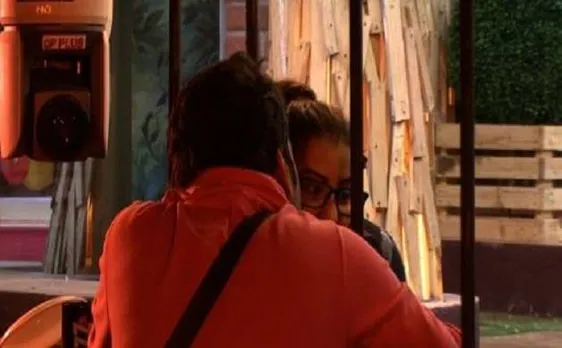 Bigg Boss 11: विकास गुप्ता ने शिल्पा शिंदे को किया किस, कम होती दिखीं दूरियां