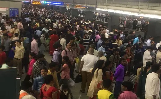दिल्ली मेट्रो के ब्लू लाईन में खराबी, एक घंटे की देरी से चल रही है ट्रेनें, यात्री परेशान