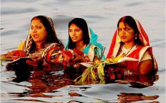 Chhath Puja 2017: पूजन विधि, पौराणिक कथा के साथ जाने पर्व का महत्व