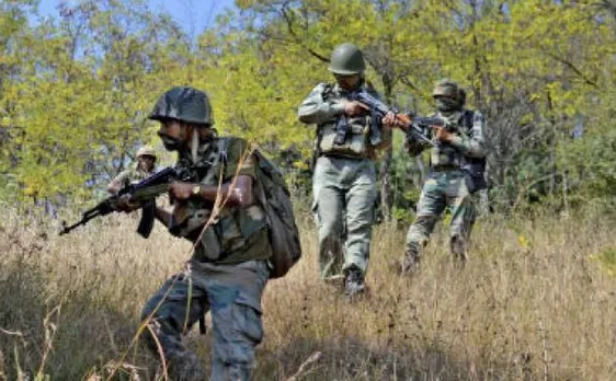 छत्तीसगढ़: मुठभेड़ में तीन इनामी नक्सली ढेर