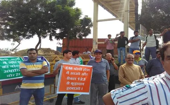 नोएडा सेक्टर-123 में डंपिंग यार्ड बनाने की तैयारी, विरोध में सड़कों पर उतरे लोग