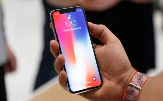 बेटी ने बनाया iPhone X से वीडियो, एप्पल ने पिता को नौकरी से निकाला