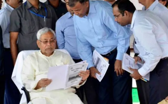 बिहार: नीतीश सरकार 'आउट सोर्सिंग' से दी जाने वाली सेवाओं में देगी आरक्षण