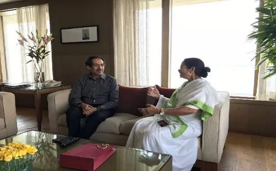 ममता बनर्जी की शिवसेना प्रमुख से मुलाकात, उद्धव के साथ आदित्य ठाकरे भी थे मौजूद