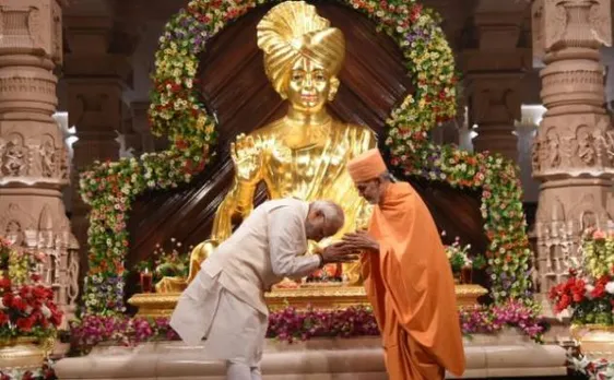 पीएम मोदी ने गुजरात के अक्षरधाम मंदिर में किये दर्शन