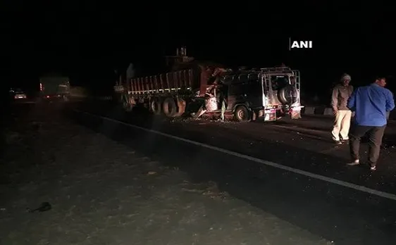 गुजरातः ट्रक-कार की भिड़ंत में 13 लोगों की मौत, 9 घायल