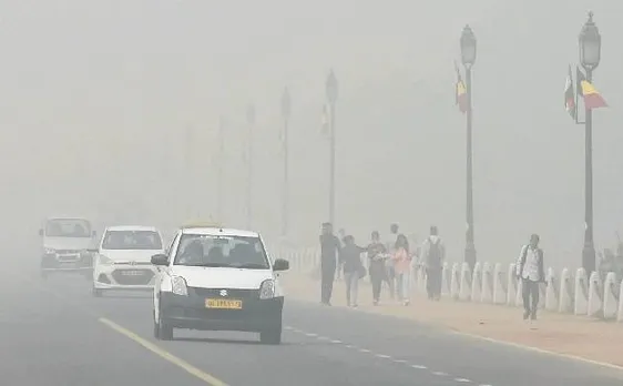 दिल्ली प्रदूषण: EPCA का निर्देश- पार्किंग शुल्क में हो 4 गुना बढ़ोतरी, मेट्रो किराया कम करने की सलाह