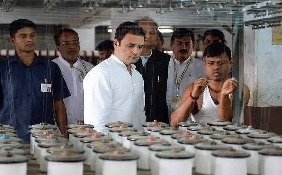 गुजरात चुनाव: राहुल गांधी बोले- नोटबंदी, जीएसटी ने सूरत के पैर तोड़े