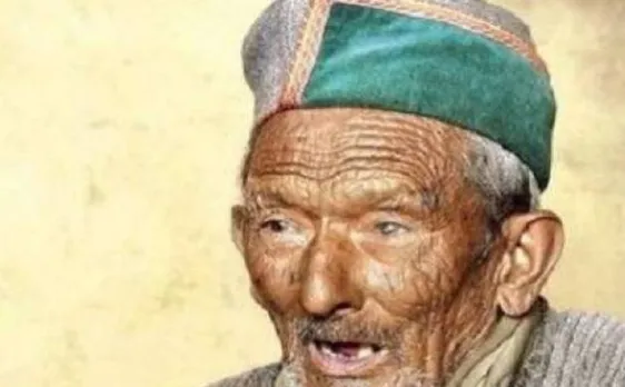 हिमाचल चुनाव: स्वतंत्र भारत के पहले मतदाता श्याम शरण नेगी के स्वागत में बिछा 'रेड कार्पेट'