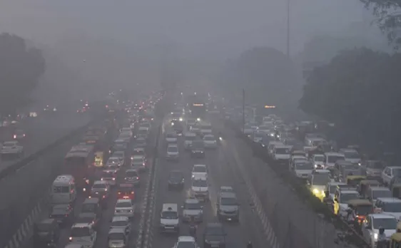 दिल्ली की हवा में घुला जहर, यहां सांस लेने का मतलब रोज 50 सिगरेट पीना