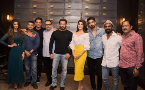 सलमान ने 'रेस 3' टीम के साथ शेयर की फोटो, इन्हें बताया सबसे सेक्सी