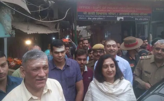 काशी विश्वनाथ मंदिर पहुंचे सेनाध्यक्ष बिपिन रावत, कहा- सेना के पास हथियारों की कमी नहीं