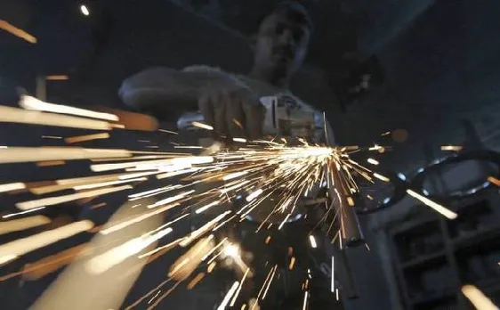 सितंबर महीने में इंडस्ट्री की ग्रोथ को लगा झटका, IIP घटकर हुई 3.8%