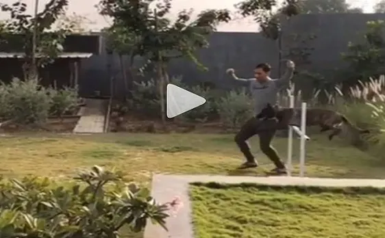 Watch: धोनी घर पर ऐसे बिता रहे हैं छुट्टियां, वायरल हुआ वीडियो