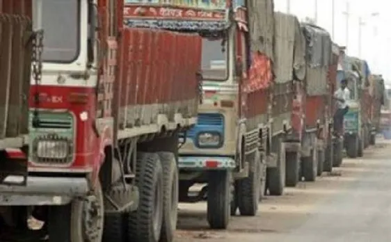 दिल्ली: ट्रकों की एंट्री और कंस्ट्रक्शन पर लगा प्रतिबंध हटा, 4 गुना पार्किंग फी का फैसला भी वापस
