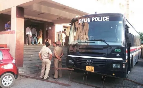 रोहिणी कोर्ट शूटआउट: नाबालिग़ समेत तीन गिरफ़्तार, पुलिस बोली- धोखे में चलाई गोली