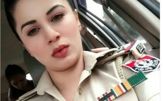VIRAL PHOTOS: पंजाब की एसएचओ हरलीन की ब्यूटी के दीवाने हुए लोग, सच्चाई जान कर उड़ जाएंगे होश