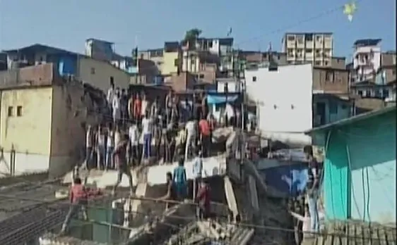 महाराष्ट्र: भिवंडी में 3 मंजिला इमारत गिरी, एक की मौत, कई के फंसे होने की आशंका