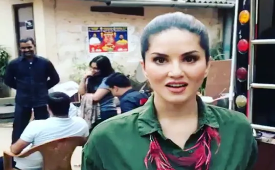 सनी लियोनी ने सांप से डराने वाले शख्स से ऐसे लिया बदला, वीडियो वायरल