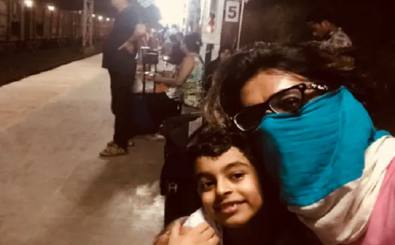 कपिल शर्मा से झगड़ा होने के बाद इस कॉमेडियन ने मुंह छिपाकर ट्रेन में किया सफर, वायरल हुई तस्वीर