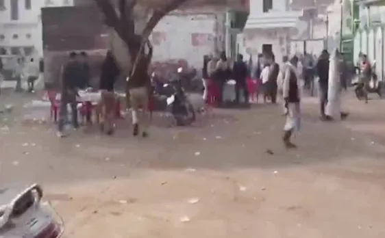 यूपी नगर निकाय चुनाव: बाराबंकी पुलिस ने पोलिंग एजेंट्स पर किया लाठीचार्ज, तोड़ी कुर्सियां