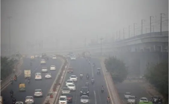 दिल्ली ने ओढ़ी कोहरे की चादर, 19 ट्रेनें हुईं लेट