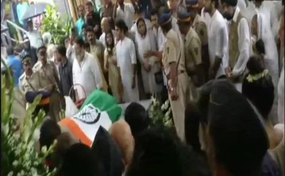 शशि कपूर को सांताक्रूज श्मशानघाट में दी गई अंतिम विदाई; अमिताभ, रणबीर समेत कई दिग्गज रहे मौजूद