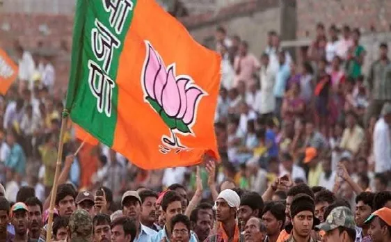 गुजरात चुनाव: पीएम मोदी की सूरत में हुंकार, पहले चरण की वोटिंग से पहले प्रचार के आखिरी दिन बीजेपी-कांग्रेसी झोकेंगे ताकत