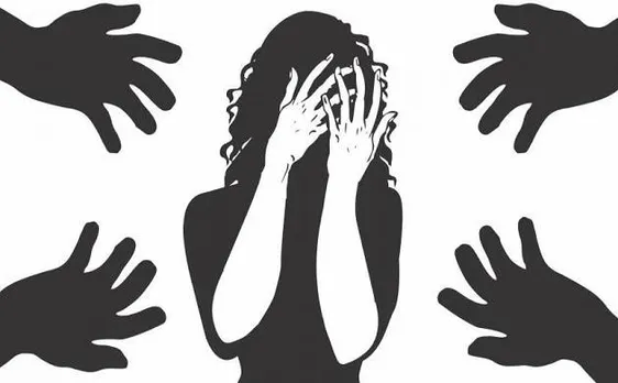 दिल्ली: अवैध शराब माफियाओं ने महिला आयोग की कार्यकर्ता को निर्वस्त्र कर पीटा