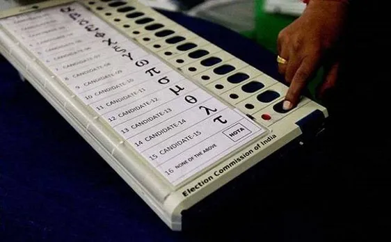गुजरात चुनाव: EC ने खारिज किया EVM में छेड़छाड़ का मामला, कहा-ब्लूटूथ से नहीं जुड़ सकती मशीन