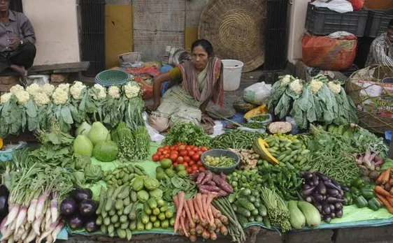 दोहरा झटका: लगातार बढ़ रही महंगाई, फिसला औद्योगिक उत्पादन