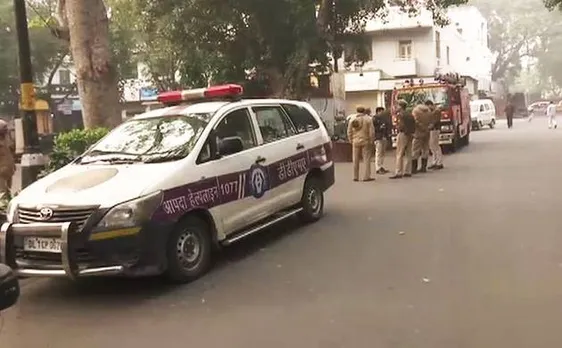 दिल्ली: खान मार्केट इलाके में बम की खबर से हड़कंप, पुलिस चला रही तलाशी अभियान