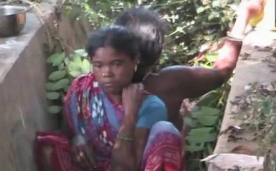 ओडिशा: अस्पताल की बेरुखी के बाद आदिवासी महिला ने नाले के पास दिया बच्ची को जन्म