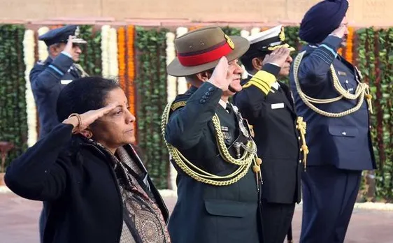 'विजय दिवस' पर निर्मला सीतारमण ने 1971 के युद्ध में शहीद हुए भारतीय हीरो को दी श्रद्धांजलि