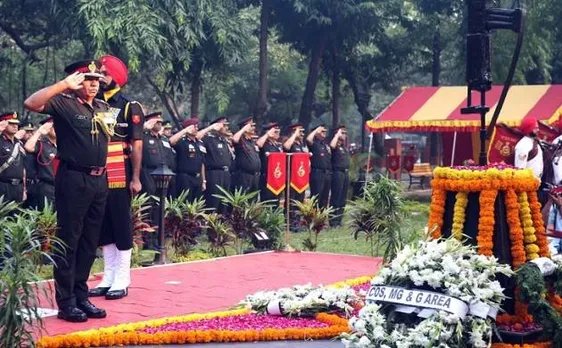 विजय दिवस पर अनुपम खेर सहित कई बॉलीवुड हस्तियों ने भारतीय सेना को किया सलाम