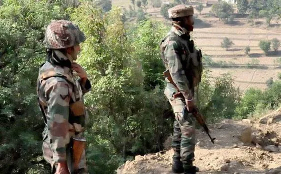 जम्मू कश्मीर: सर्च ऑपरेशन के दौरान सेना की कथित गोलीबारी में एक नागरिक की मौत