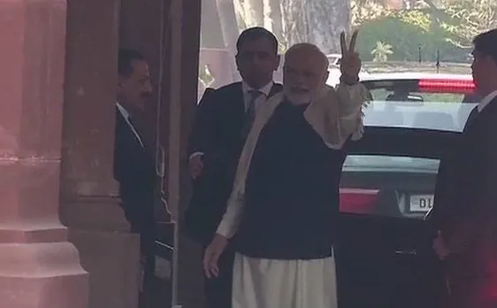 शीतकालीन सत्र: गुजरात-हिमाचल चुनाव परिणाम पर पीएम ने दिखाया विक्टरी साइन, दोनों सदन स्थगित