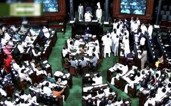 PM से माफी की मांग पर अड़ी कांग्रेस, लोकसभा से विपक्ष का वॉकआउट