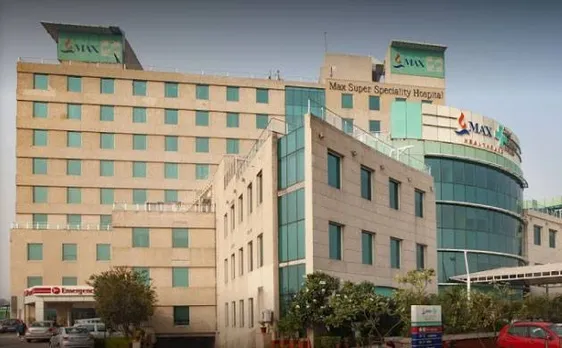 केजरीवाल सरकार के फैसले पर रोक, शालीमार बाग मैक्स हॉस्पिटल में काम शुरू
