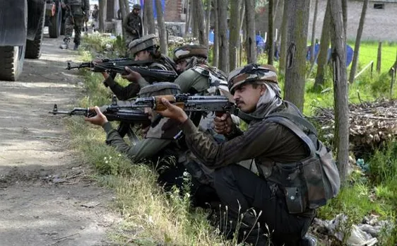 J&K: खेरी बटालियन एरिया में पाकिस्तान ने तोड़ा सीजफायर, एक अधिकारी सहित 4 जवान शहीद