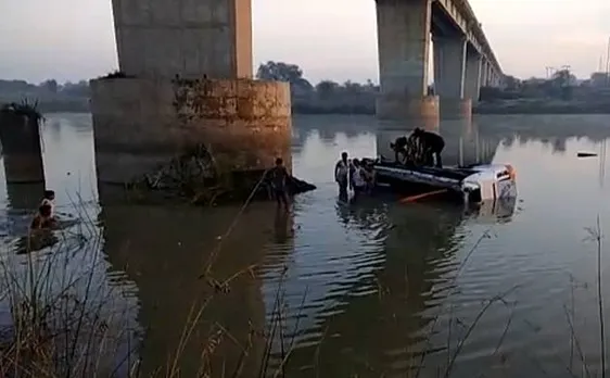 राजस्थान: सवाई माधोपुर में नदी में गिरी बस, 32 की मौत-मोदी और राहुल ने जताया शोक