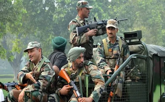 J&K : पुंछ में भारत-पाक सीमा पर भारी गोलीबारी, कल शहीद हुए थे चार भारतीय सैनिक
