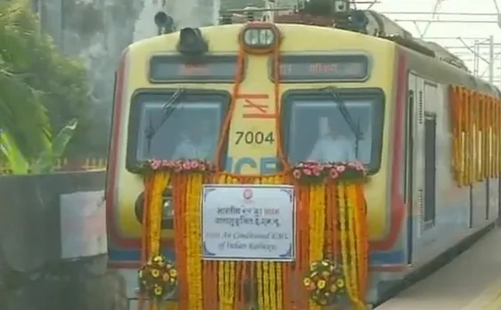 दिल्ली के साथ मुंबई को भी मिला तोहफा, पहली AC लोकल को दिखाई हरी झंडी
